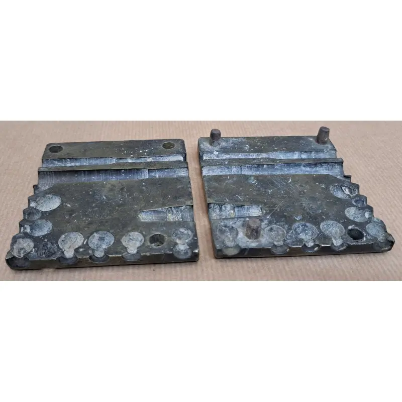 Molde antiguo de bronce para hacer balas de plomo siglo XIX, Siglo XIX · vista 3/9