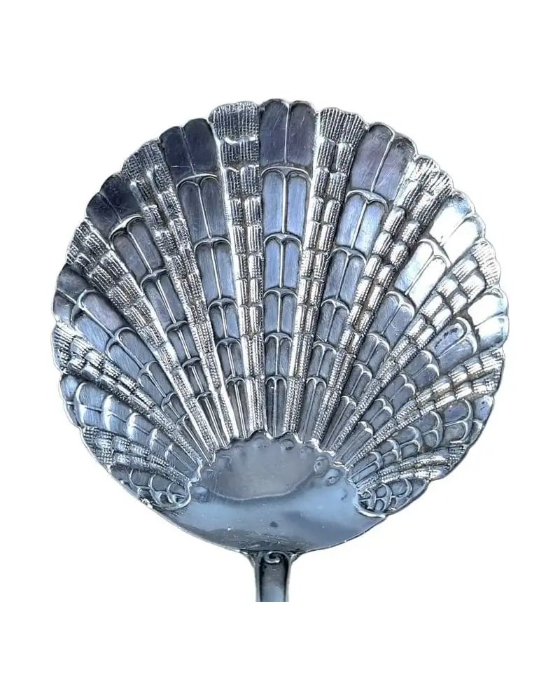 Cucharón de plata 916, 22 cm y 90,5 gramos. Siglo XIX