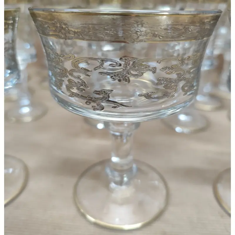 Juego de copas de cristal con decoración en oro · vista 4/12