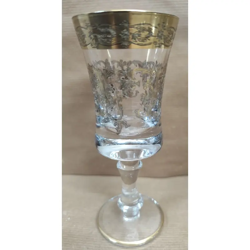 Juego de copas de cristal con decoración en oro · vista 5/12