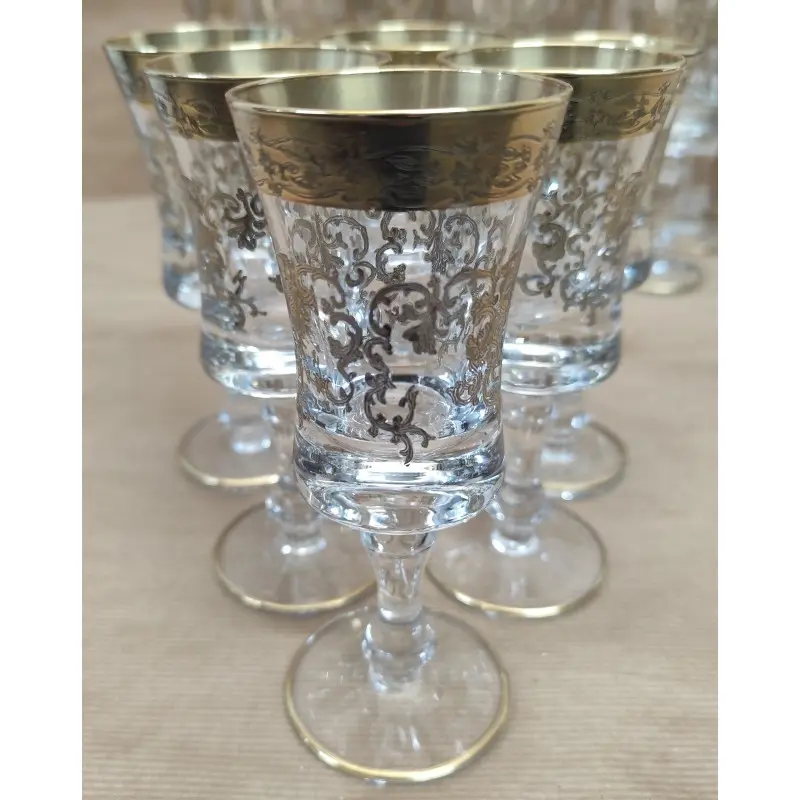 Juego de copas de cristal con decoración en oro · vista 7/12