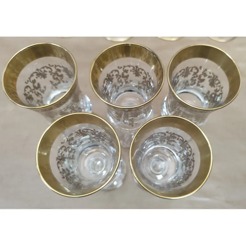 Juego de copas de cristal con decoración en oro · vista 10/12