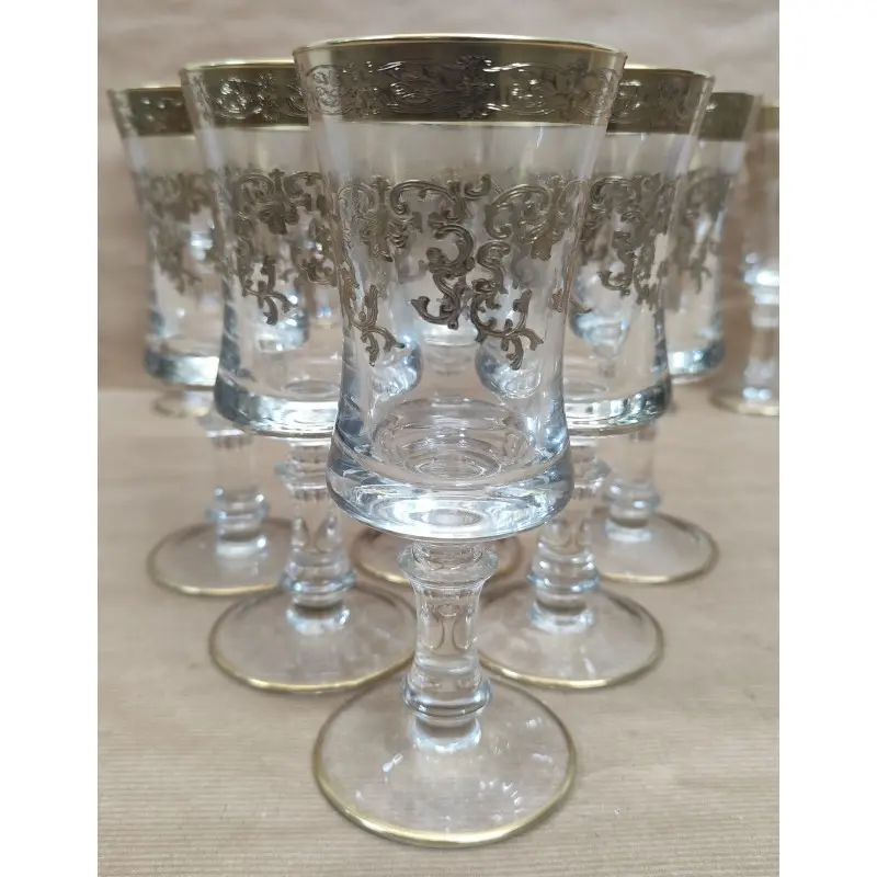 Juego de copas de cristal con decoración en oro · vista 12/12