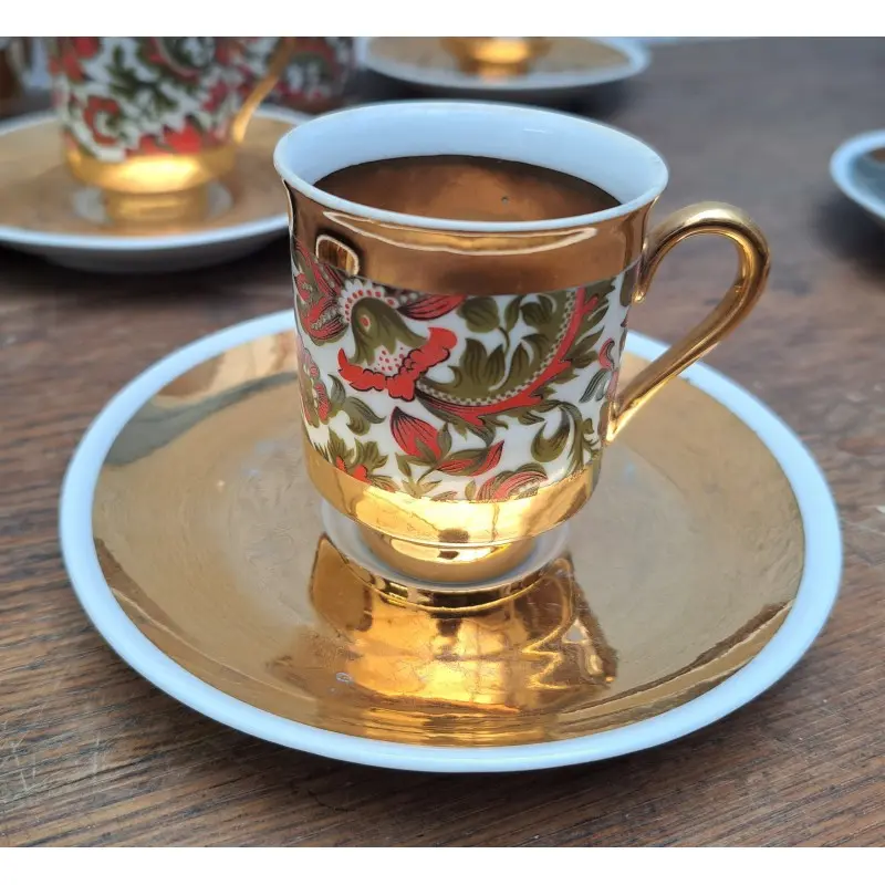 Juego de café de porcelana y decoración en oro · vista 2/6