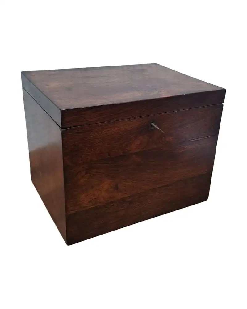 Gran caja de caoba chapada en chicaranda, siglo XIX