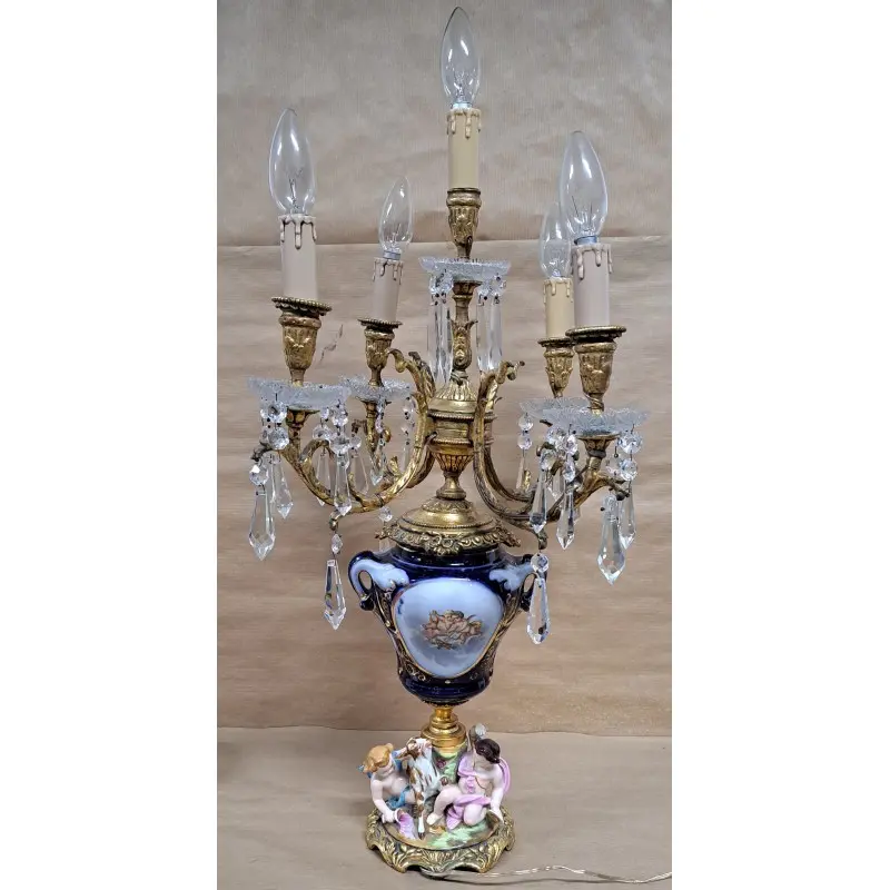 Antigua lampara de porcelana y metal dorado