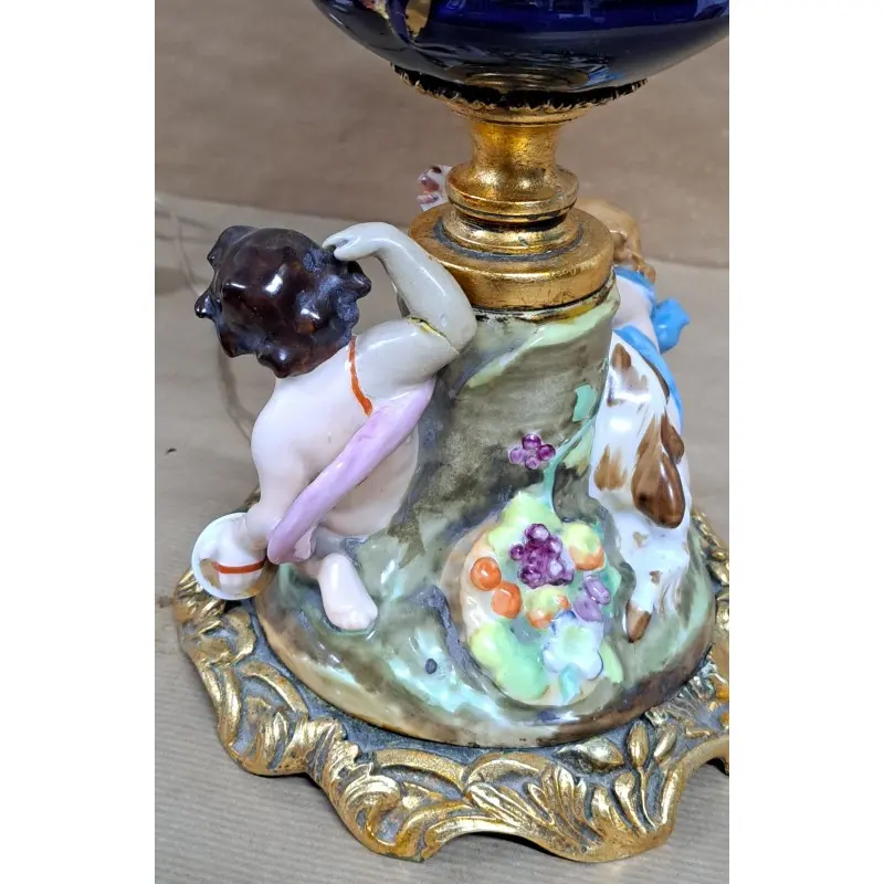 Antigua lampara de porcelana y metal dorado · vista 8/12