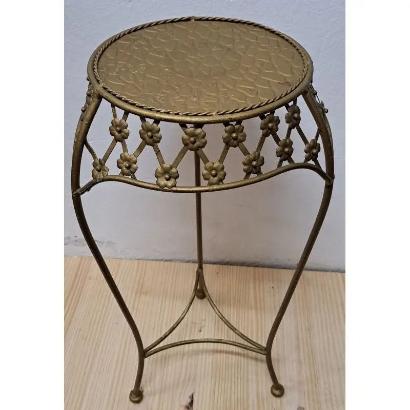 Mesita, peana o macetero de hierro dorado, vintage