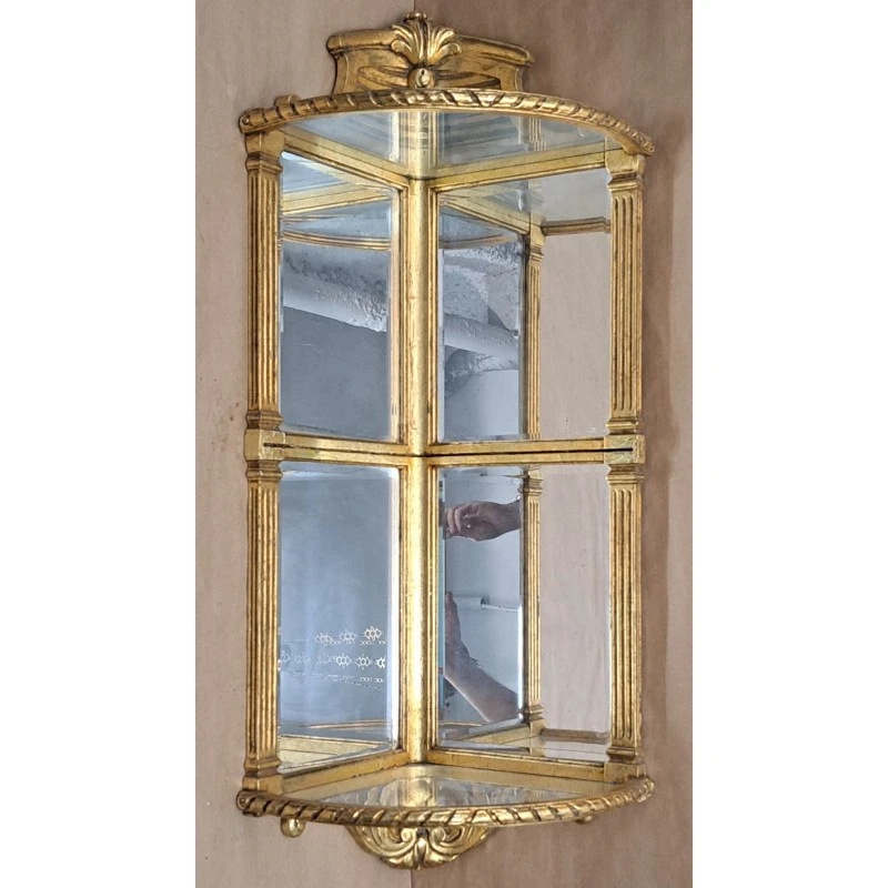 Estantería rinconera, madera policromada y espejos biselados, principios del siglo XX, Siglo XX