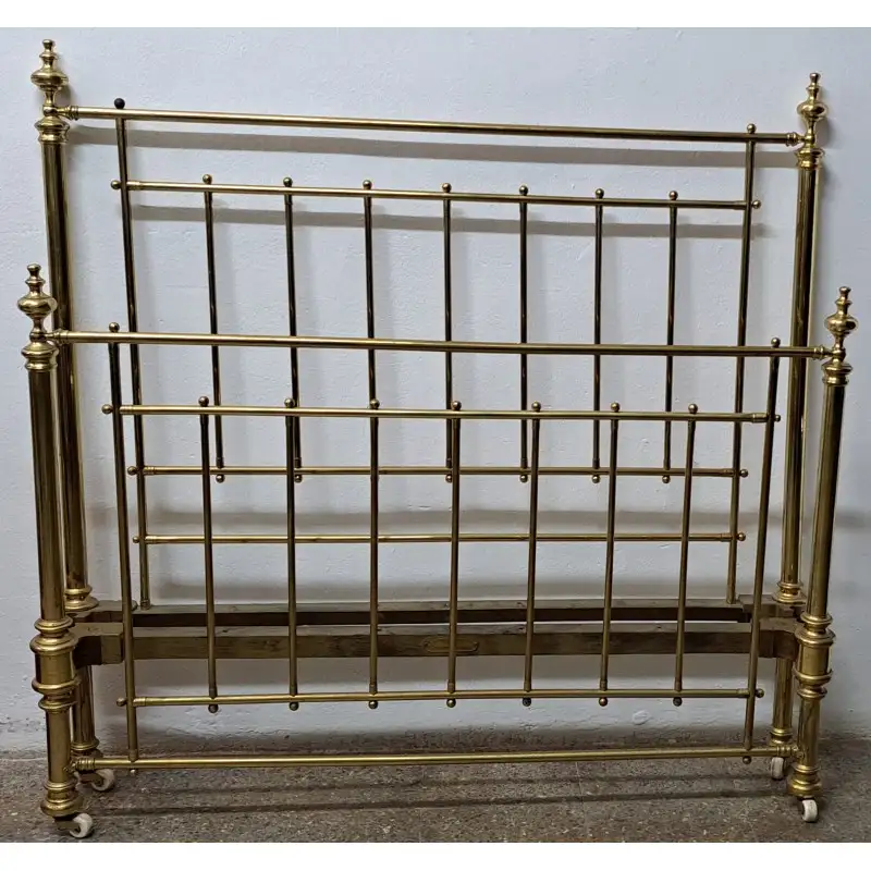 Antigua cama de bronce, principios del siglo XX
