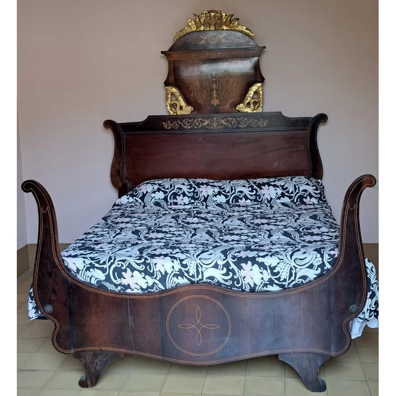 Cama isabelina, maderas de chicaranda (jacarandá) caoba y tallas en pan de oro, siglo XIX, Siglo XIX