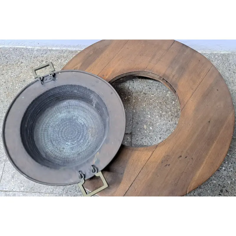 Antiguo brasero, base de madera y recipiente de cobre, siglo XVIII, Siglo XVIII · vista 4/7