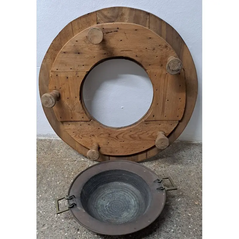 Antiguo brasero, base de madera y recipiente de cobre, siglo XVIII, Siglo XVIII · vista 5/7