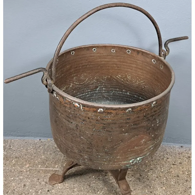 Antiguo caldero de cobre con pie de hierro forjado, siglo XIX, Siglo XIX · vista 6/11