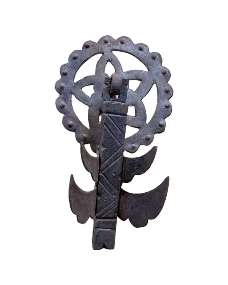 Tirador o picaporte de hierro forjado con decoración de un dragón, siglo XIX