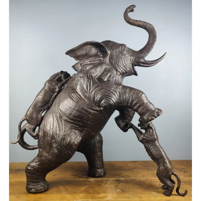 Escultura de bronce firmada STUART, Elefante con tigres, 63 X 57 cm mediados siglo XX, Arte y Pintura, Siglo X