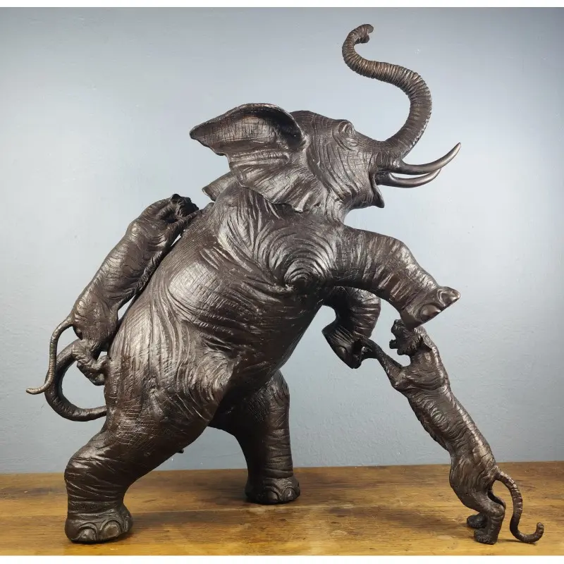 Escultura de bronce firmada STUART, Elefante con tigres, 63 X 57 cm mediados siglo XX, Arte y Pintura, Siglo X · vista 2/11