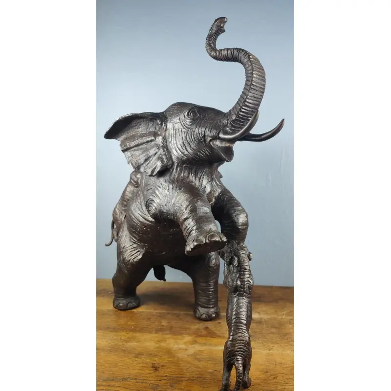 Escultura de bronce firmada STUART, Elefante con tigres, 63 X 57 cm mediados siglo XX, Arte y Pintura, Siglo X · vista 8/11