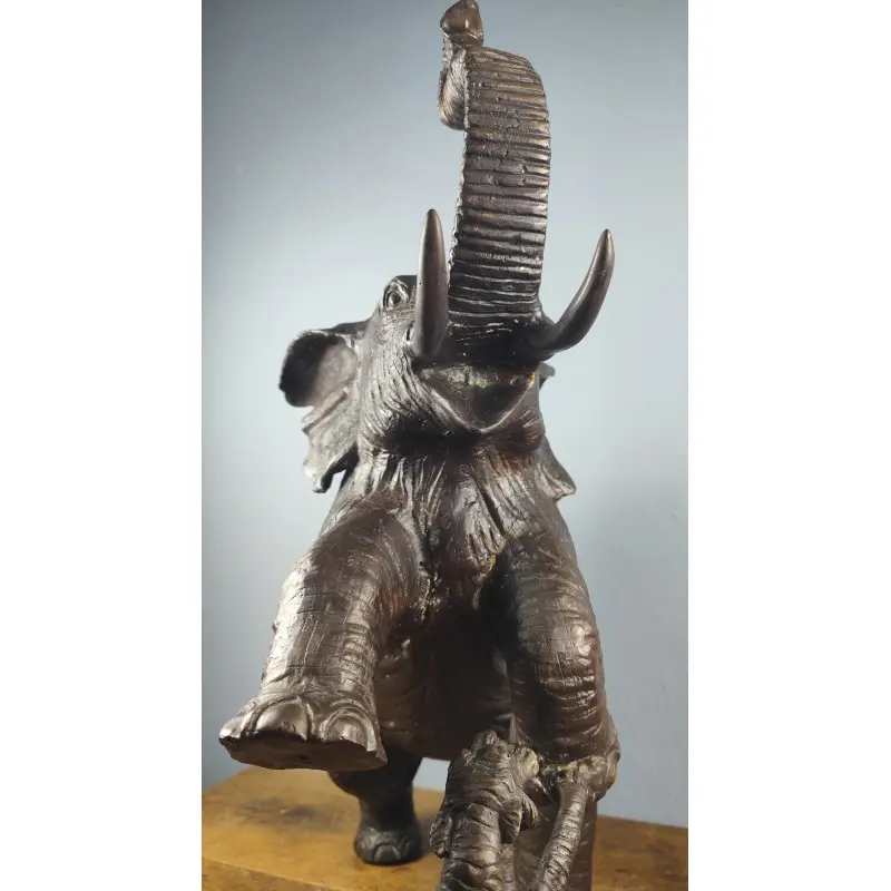 Escultura de bronce firmada STUART, Elefante con tigres, 63 X 57 cm mediados siglo XX, Arte y Pintura, Siglo X · vista 9/11