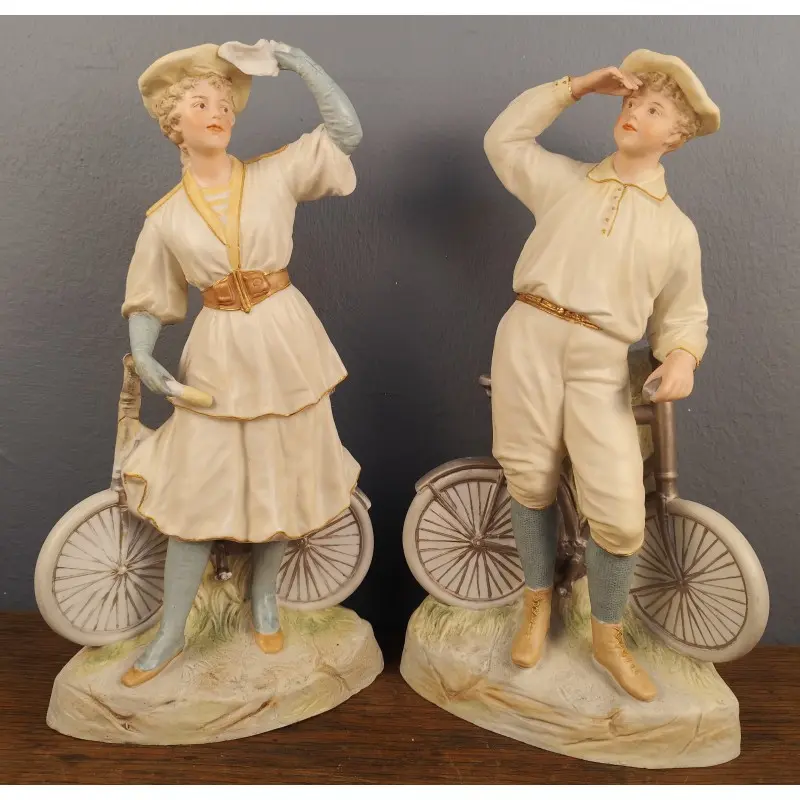 Pareja de figuras de biscuit de gran tamaño 32 cm de altura, Objetos Decorativos