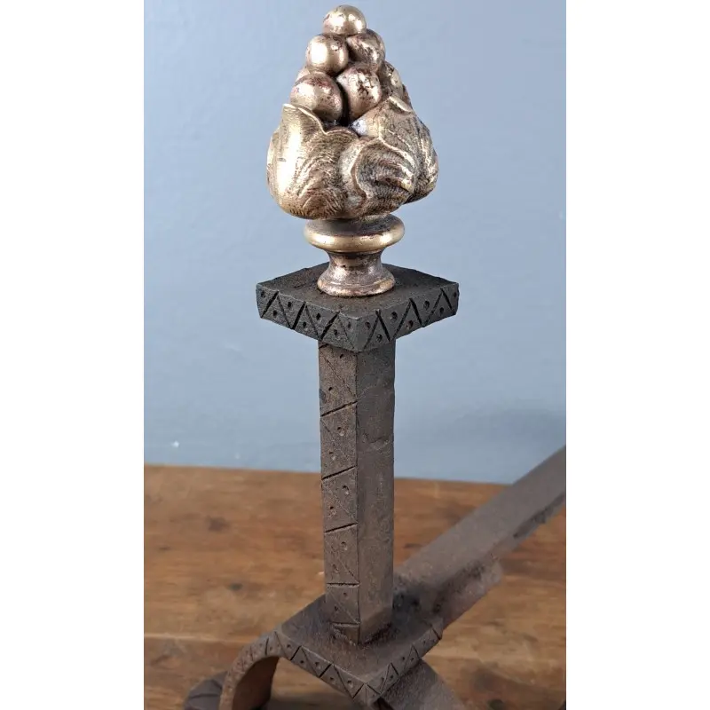 Pareja de morillos, hierro forjado y bronce, siglo XIX‑XX, Herrería y Metal, Siglo XIX · vista 2/7