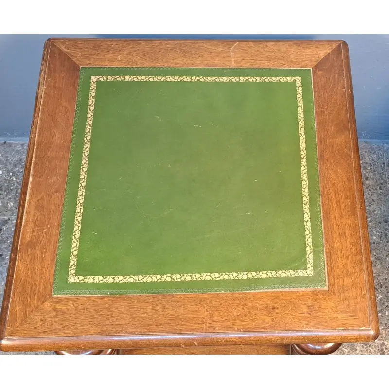Mesa auxiliar en madera de nogal con tapa y repisa, principios del siglo XX, Mesas, Siglo XX · vista 2/12