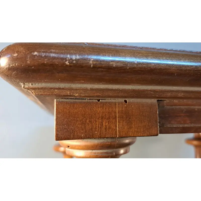 Mesa auxiliar en madera de nogal con tapa y repisa, principios del siglo XX, Mesas, Siglo XX · vista 6/12