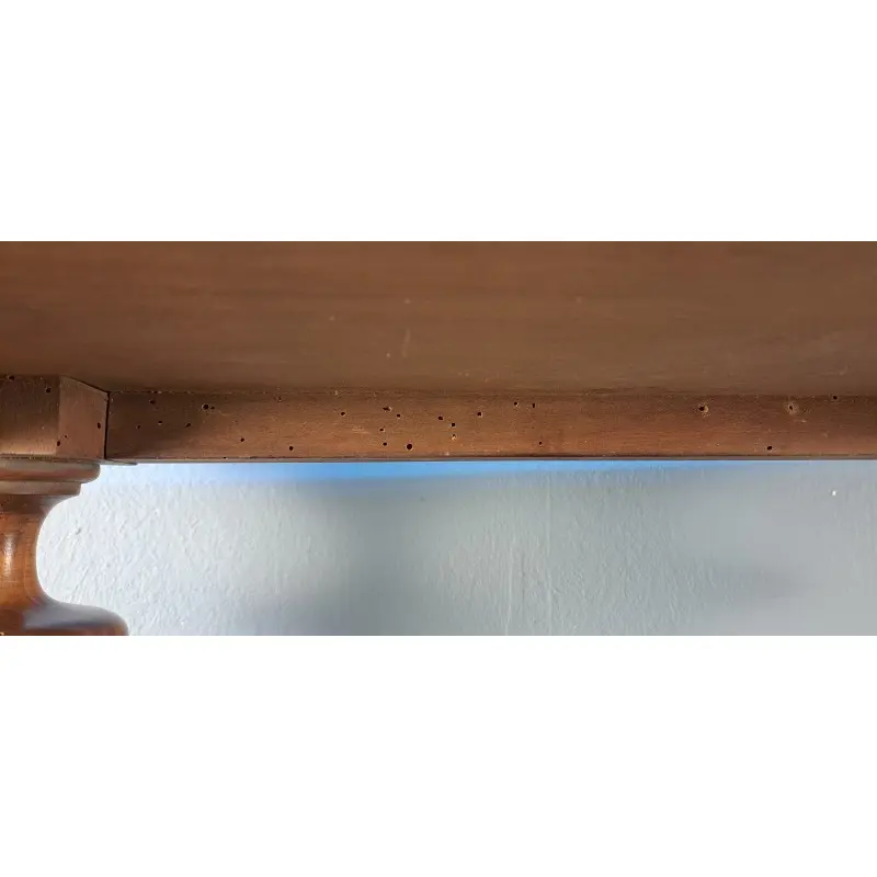Mesa auxiliar en madera de nogal con tapa y repisa, principios del siglo XX, Mesas, Siglo XX · vista 7/12