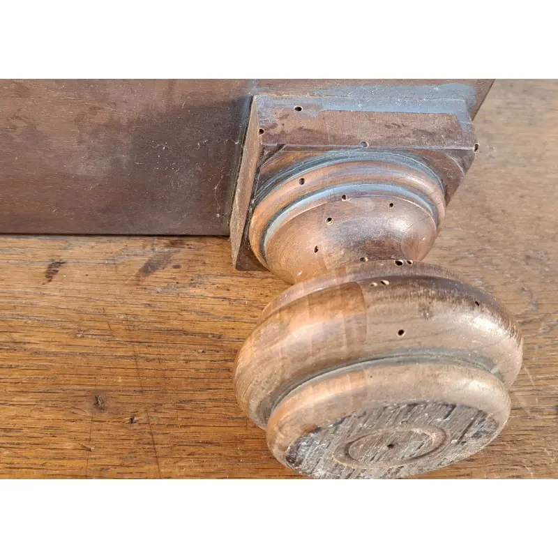 Mesa auxiliar en madera de nogal con tapa y repisa, principios del siglo XX, Mesas, Siglo XX · vista 12/12
