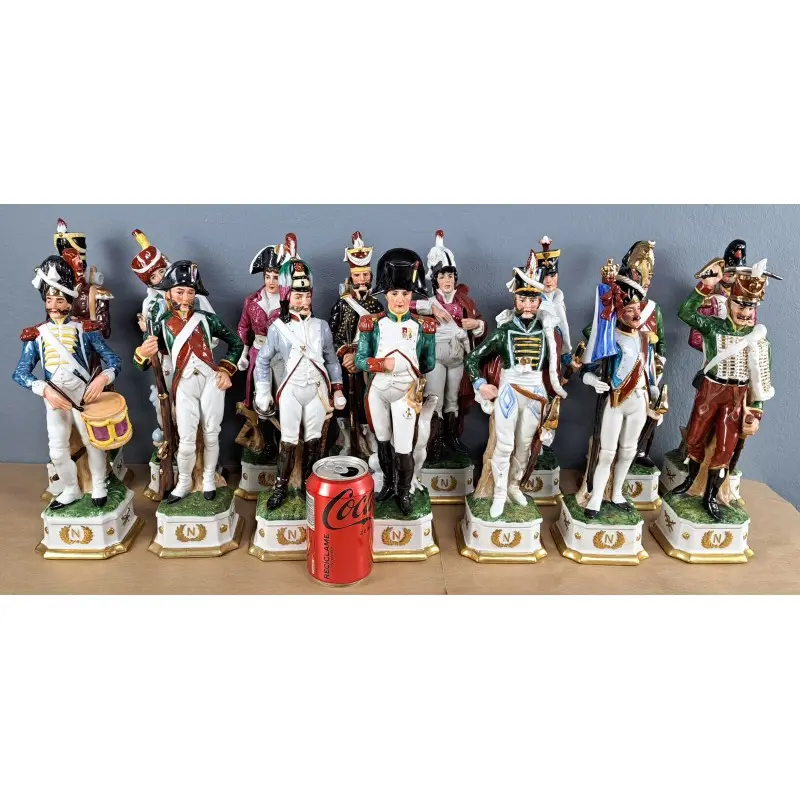 15 soldados napoleónicos en porcelana Capodimonte, 32 cm, Cerámica y Alfarería