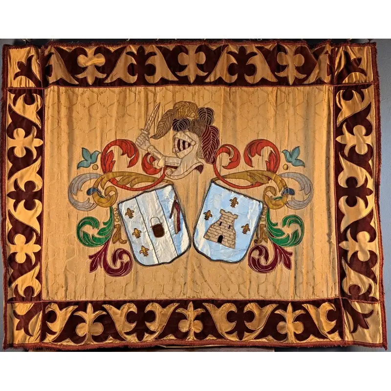 Antiguo tapiz heráldico bordado con escudos y yelmo, 121 × 159 cm, Textiles y Tapices · vista 2/10