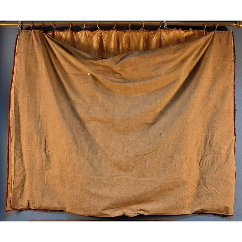 Antiguo tapiz heráldico bordado con escudos y yelmo, 121 × 159 cm, Textiles y Tapices · vista 8/10