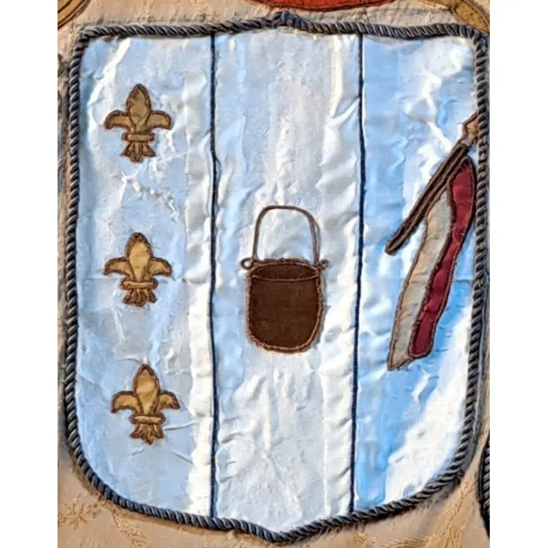 Antiguo tapiz heráldico bordado con escudos y yelmo, 121 × 159 cm, Textiles y Tapices · vista 10/10
