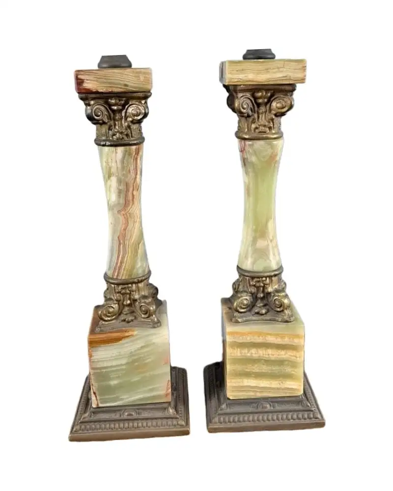 Pareja de lámparas de ónix y bronce, estilo clásico