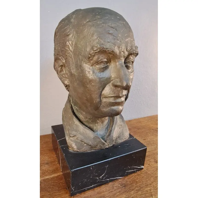 Busto firmado Miralles – bronce sobre base de mármol, Herrería y Metal