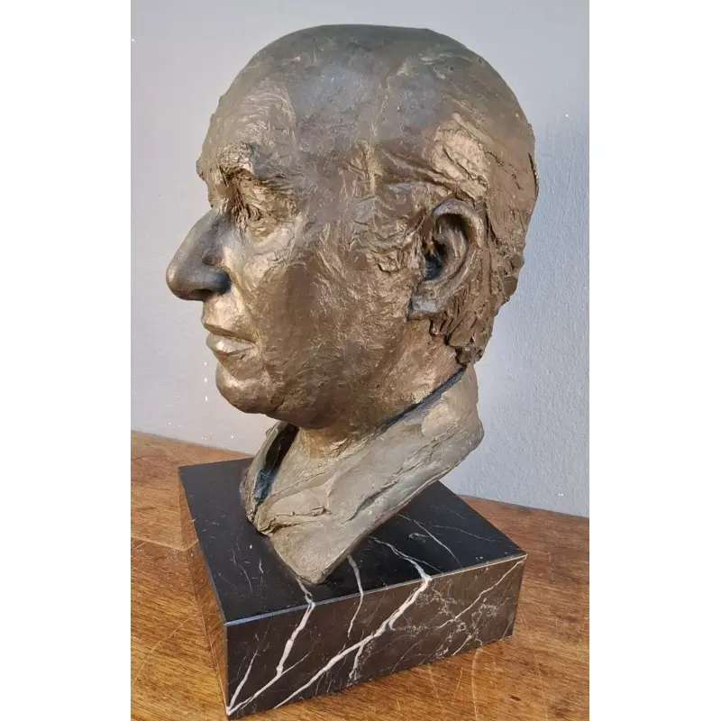 Busto firmado Miralles – bronce sobre base de mármol, Herrería y Metal · vista 3/10