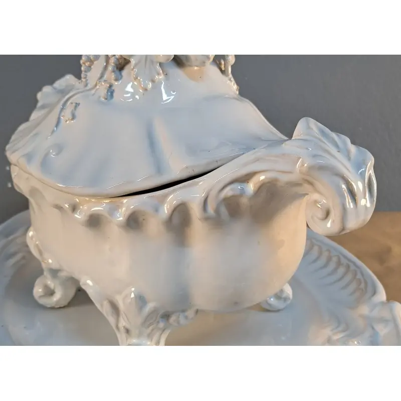 Gran sopera con bandeja de loza blanca, decoración en relieve, Cerámica y Alfarería · vista 12/12