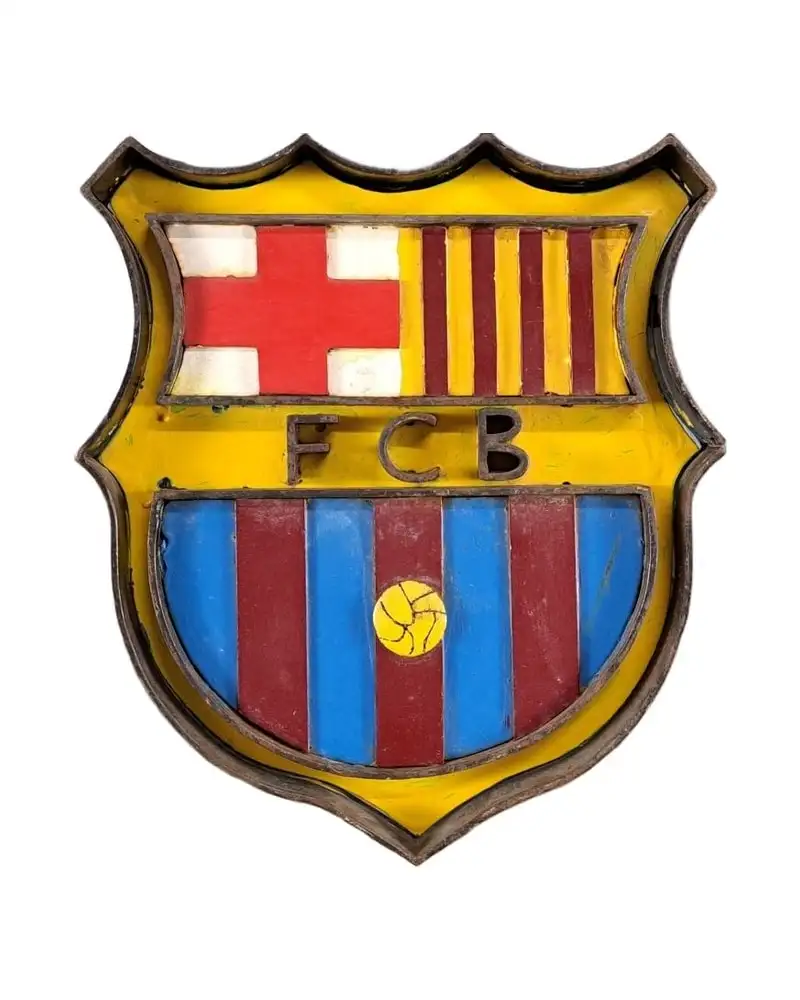 Escudo de hierro forjado F. C. B. Barça, Barcelona. 35 cm. Siglo XX