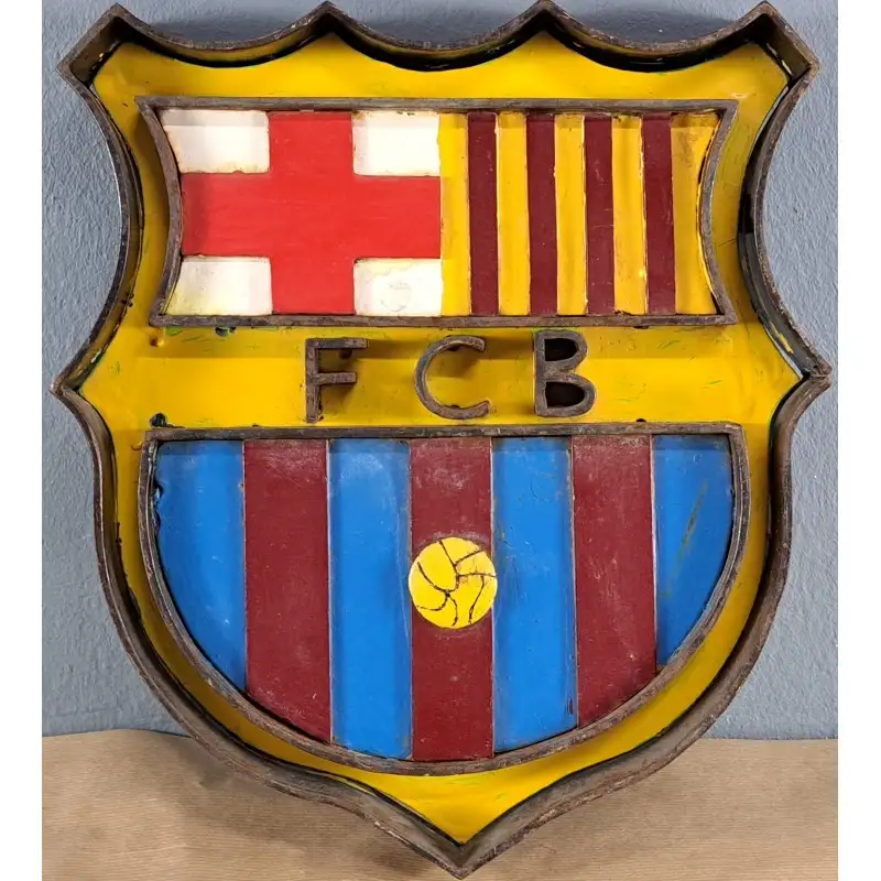 Escudo de hierro forjado F. C. B. Barça, Barcelona. 35 cm. Siglo XX