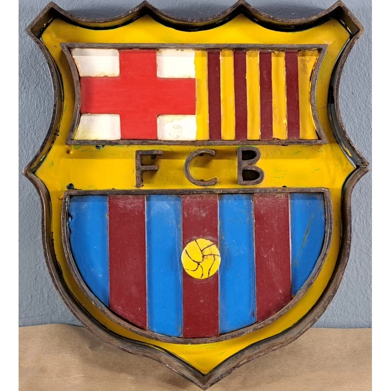 Escudo de hierro forjado F. C. B. Barça, Barcelona. 35 cm. Siglo XX, Herrería y Metal, Siglo XX