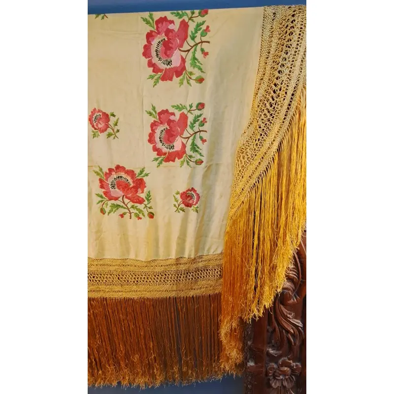 Mantón de Manila en seda bordada con flores y flecos · vista 3/12