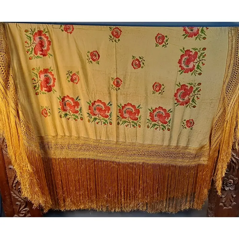 Mantón de Manila en seda bordada con flores y flecos · vista 5/12