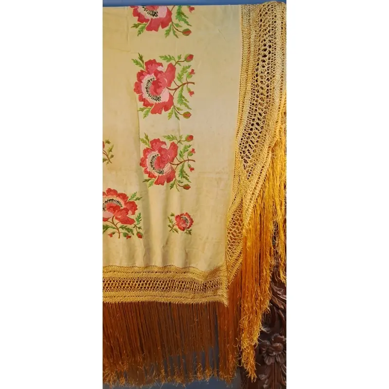 Mantón de Manila en seda bordada con flores y flecos · vista 8/12