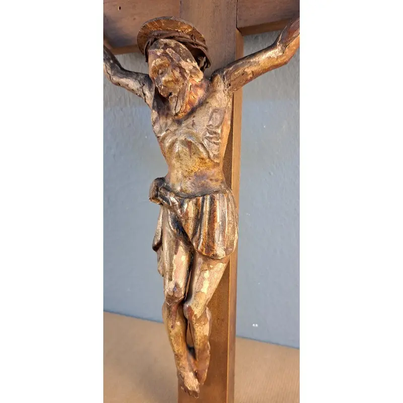 Cristo Crucificado en madera tallada policromada del siglo XVIII, Religioso y Devocional, Siglo XVIII · vista 3/12