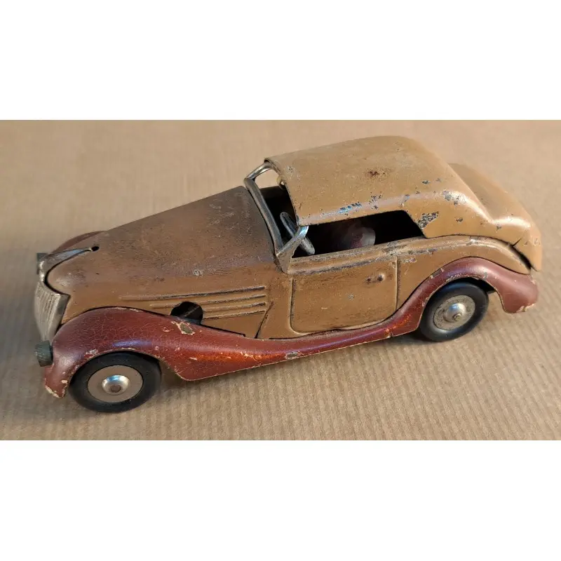 Sedán Construcciones Payá de metal a cuerda. Coche antiguo español, años 40-50 · vista 4/12