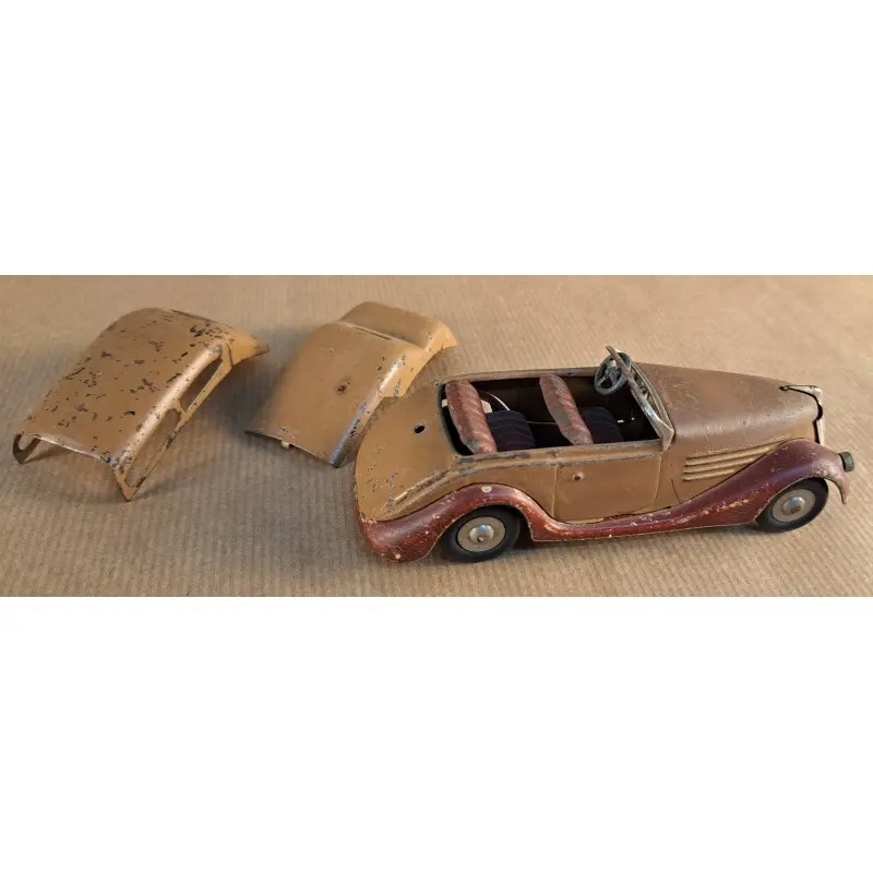 Sedán Construcciones Payá de metal a cuerda. Coche antiguo español, años 40-50 · vista 5/12