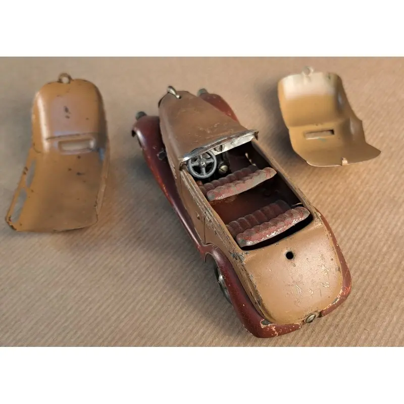 Sedán Construcciones Payá de metal a cuerda. Coche antiguo español, años 40-50 · vista 6/12