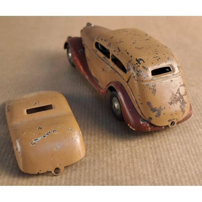 Sedán Construcciones Payá de metal a cuerda. Coche antiguo español, años 40-50 · vista 9/12