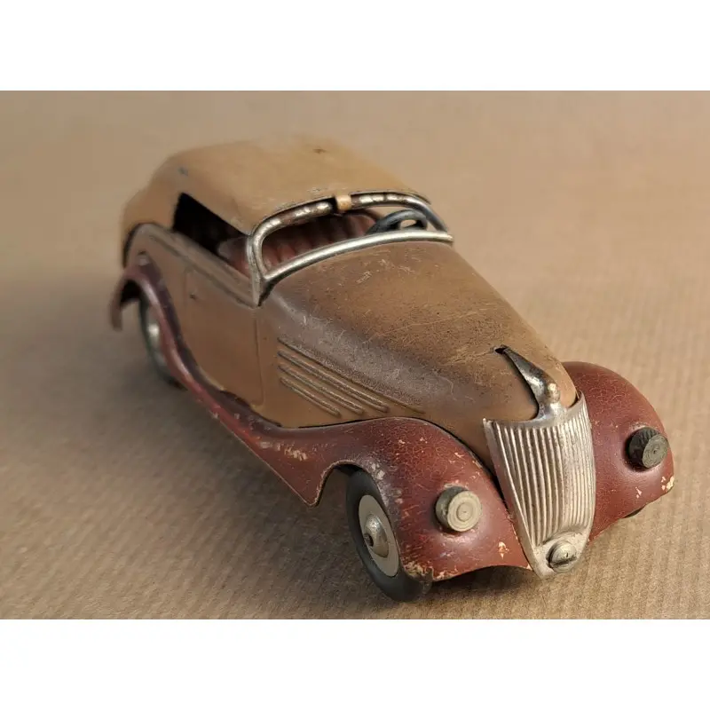 Sedán Construcciones Payá de metal a cuerda. Coche antiguo español, años 40-50 · vista 10/12