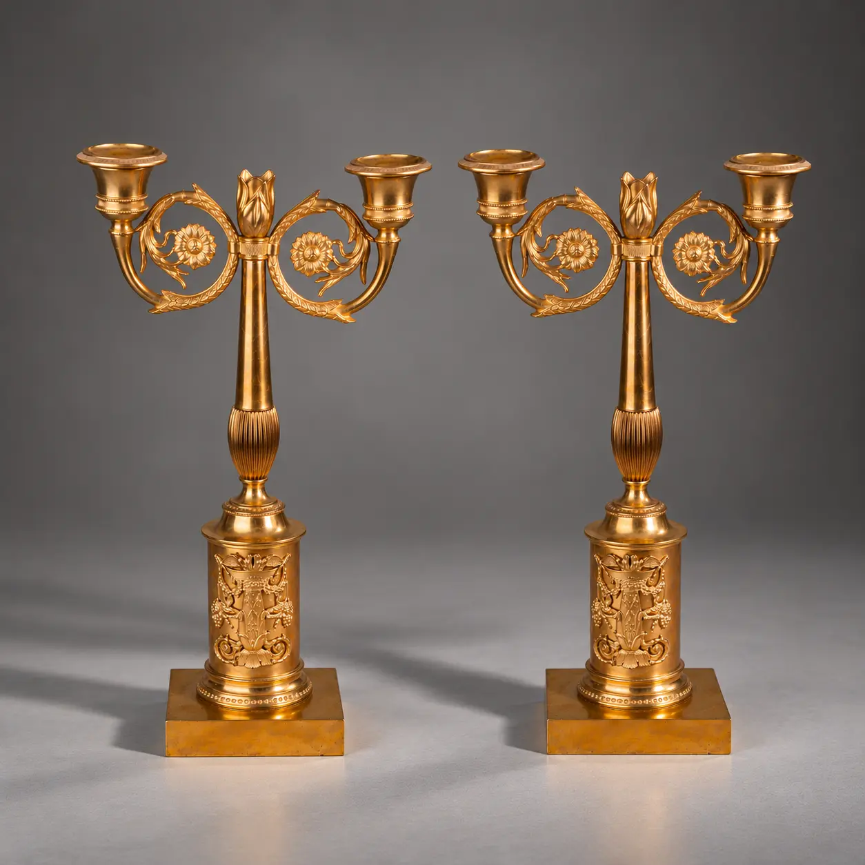 Set of Empire Candlesticks · vista 2/7